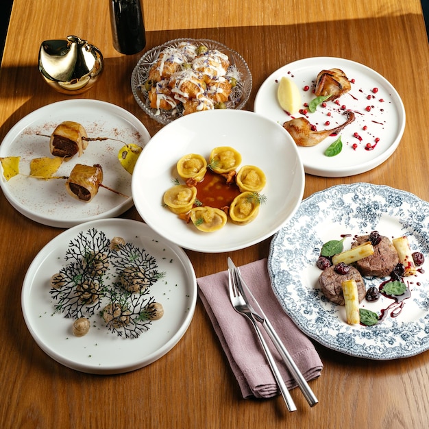 set farfurii pentru servire